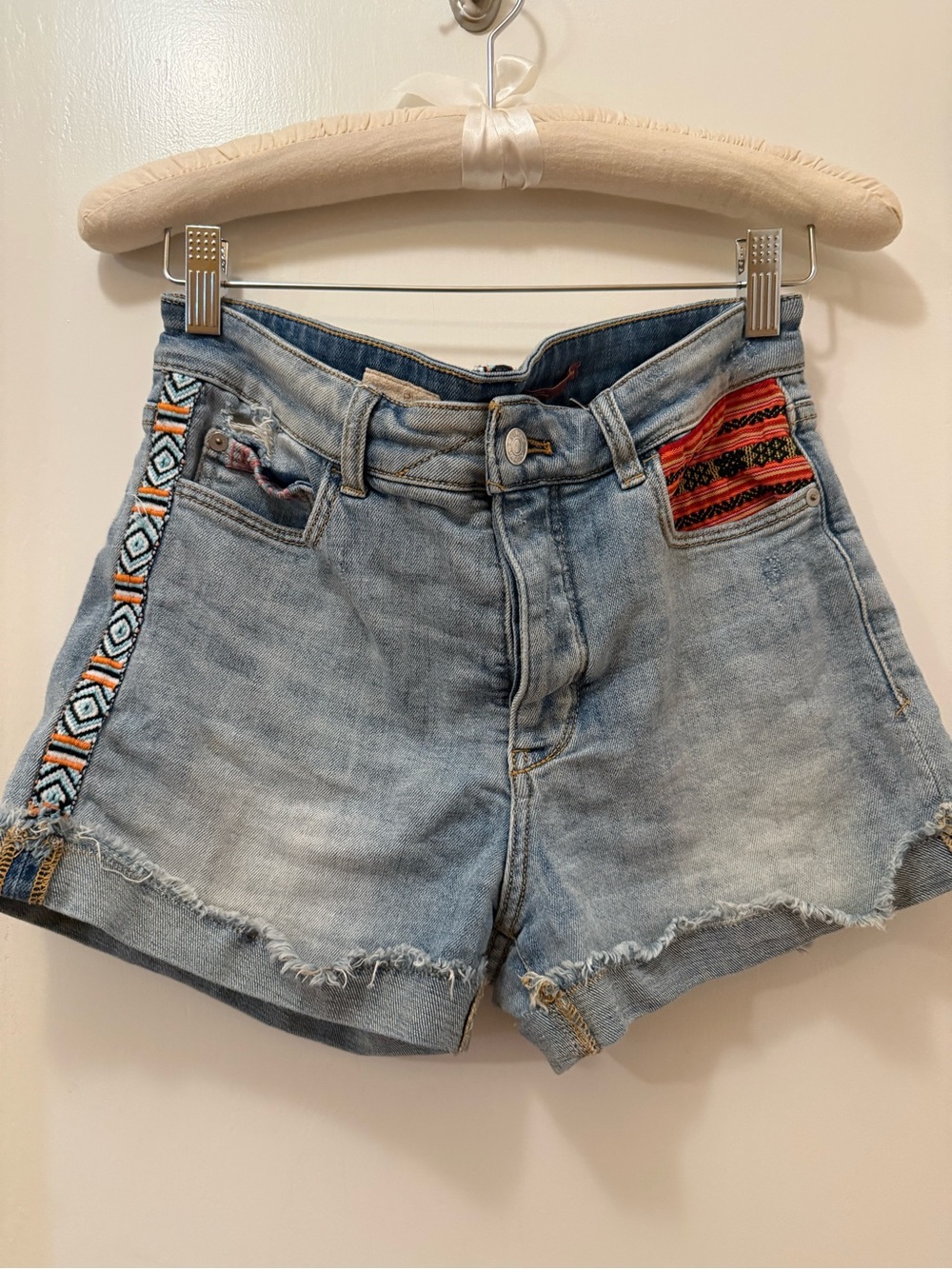 Pilcro Light Blue Denim Shorts with Embroidered Side Trim EUC